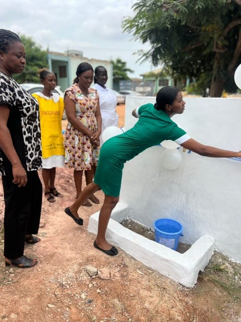 Water flowing from the Apatrapa Clinic borehole